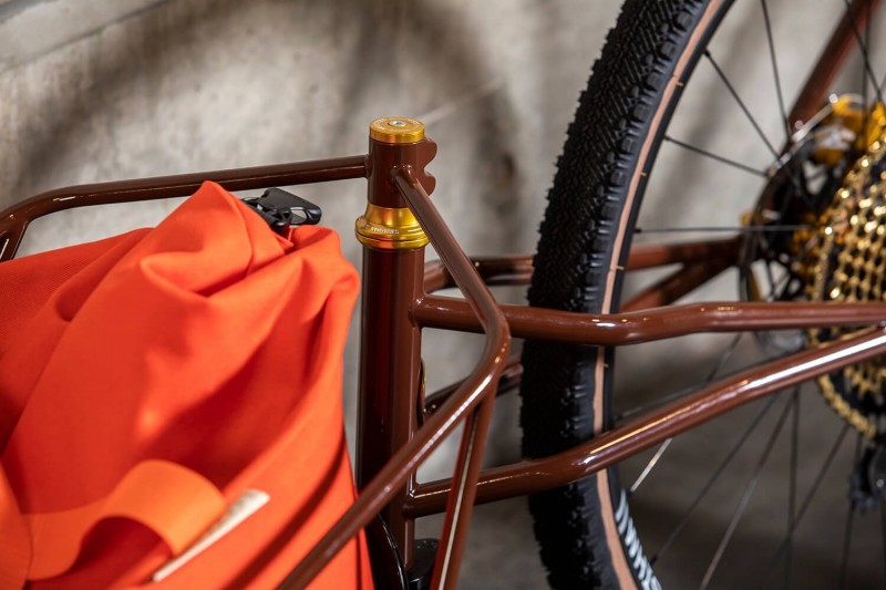Close-up of railer hinge and Outer Shell bag